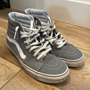 Men’s grey high top vans